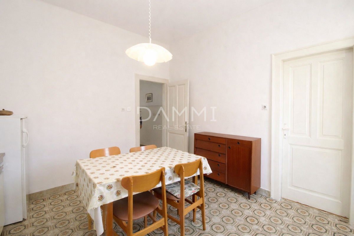 Bale, Istra - casa con spazio commerciale, posizione perfetta nel centro di Bale