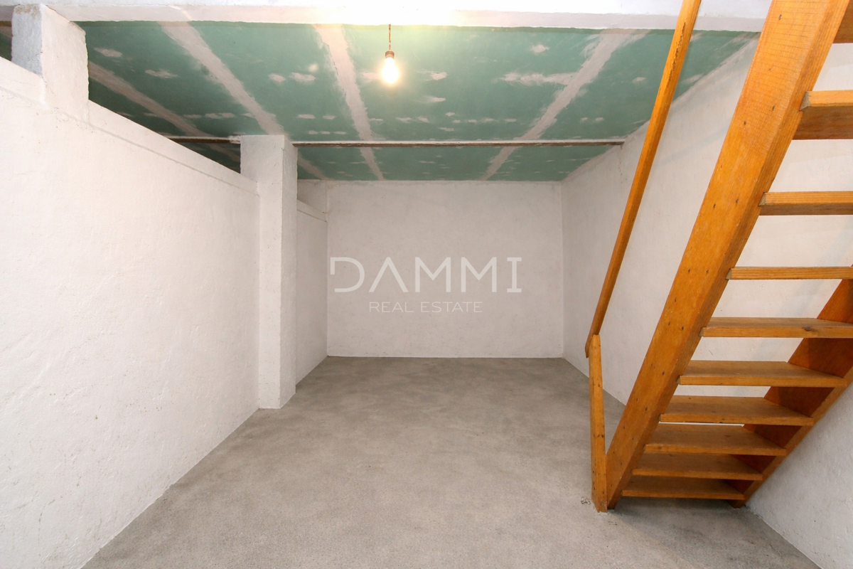 Bale, Istra - casa con spazio commerciale, posizione perfetta nel centro di Bale