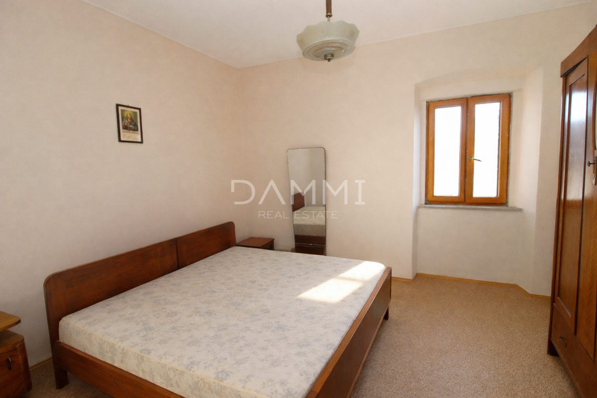 Bale, Istra - casa con spazio commerciale, posizione perfetta nel centro di Bale