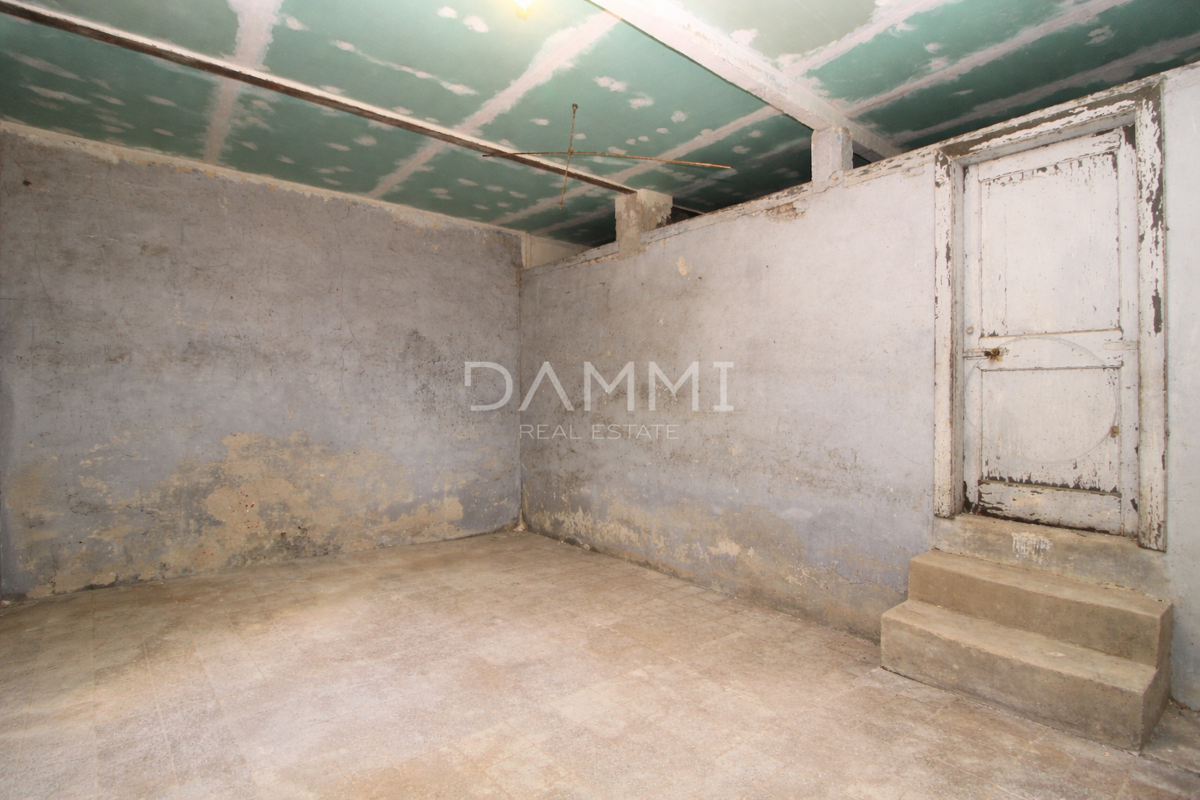 Bale, Istra - casa con spazio commerciale, posizione perfetta nel centro di Bale