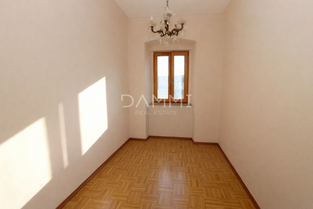 Bale, Istra - casa con spazio commerciale, posizione perfetta nel centro di Bale