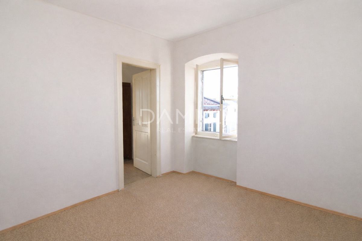 Bale, Istra - casa con spazio commerciale, posizione perfetta nel centro di Bale