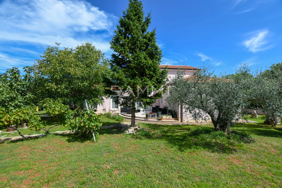 ISTRA, UMAG - Casa indipendente con ampio cortile