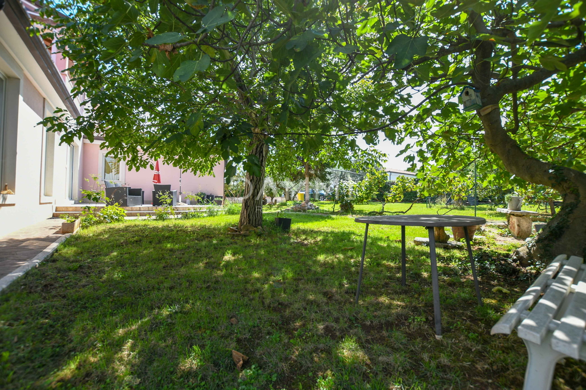 ISTRA, UMAG - Casa indipendente con ampio cortile