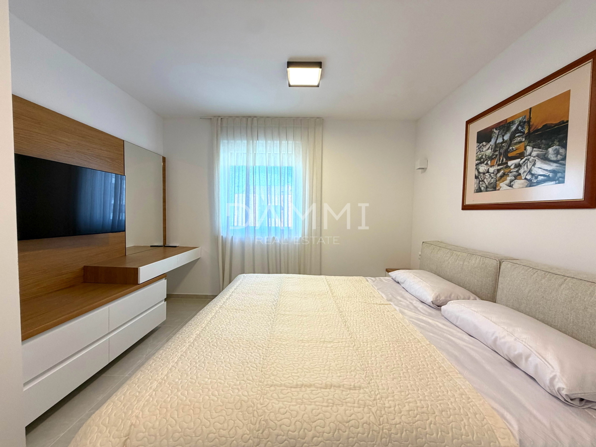 ISTRA, POREČ - APPARTAMENTO BILOCALE COMPLETAMENTE ARREDATO VICINO AL MARE