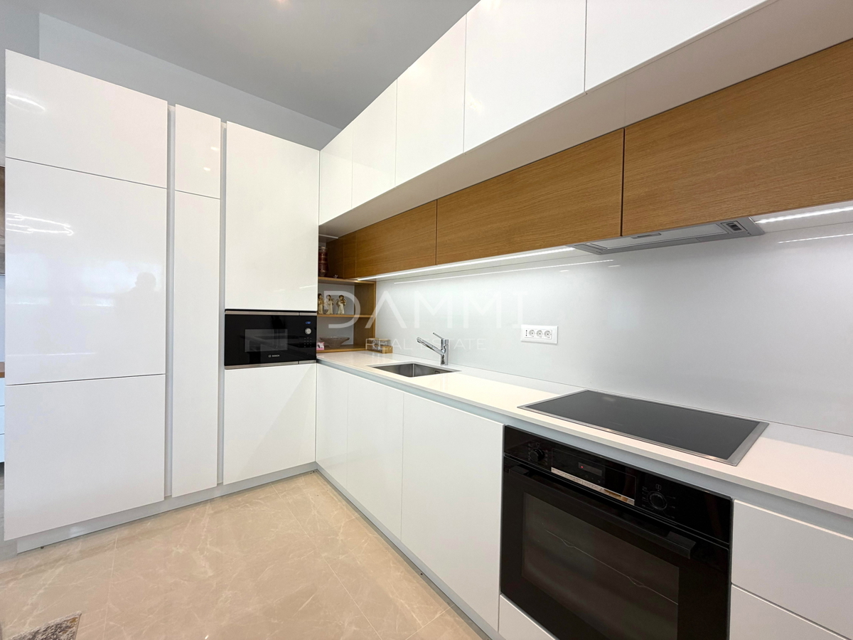 ISTRA, POREČ - APPARTAMENTO BILOCALE COMPLETAMENTE ARREDATO VICINO AL MARE