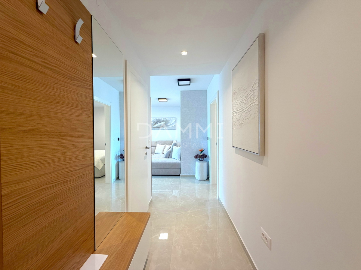 ISTRA, POREČ - APPARTAMENTO BILOCALE COMPLETAMENTE ARREDATO VICINO AL MARE