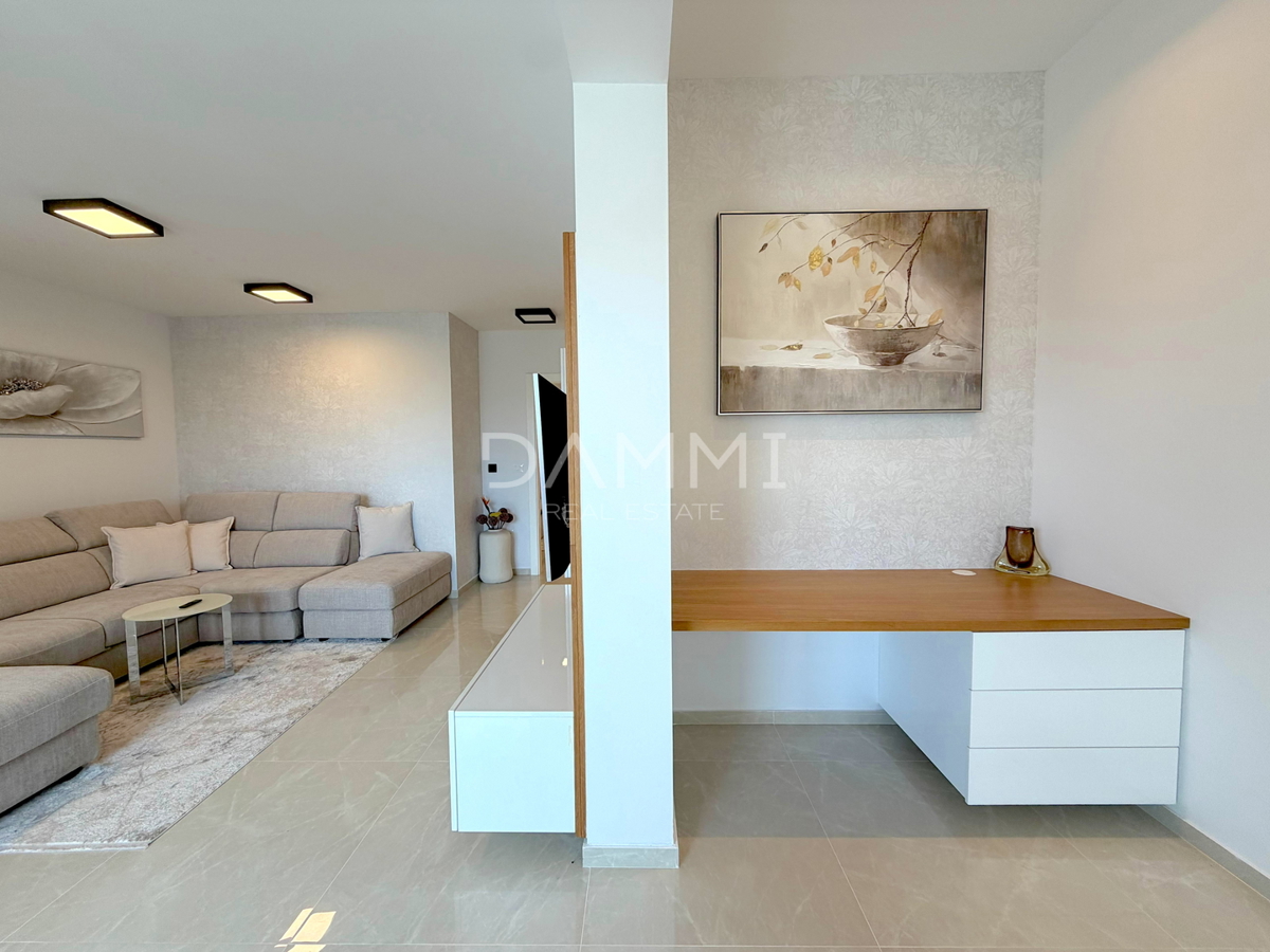 ISTRA, POREČ - APPARTAMENTO BILOCALE COMPLETAMENTE ARREDATO VICINO AL MARE