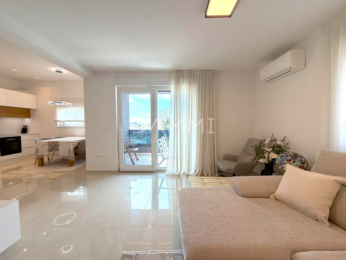 ISTRA, POREČ - APPARTAMENTO BILOCALE COMPLETAMENTE ARREDATO VICINO AL MARE