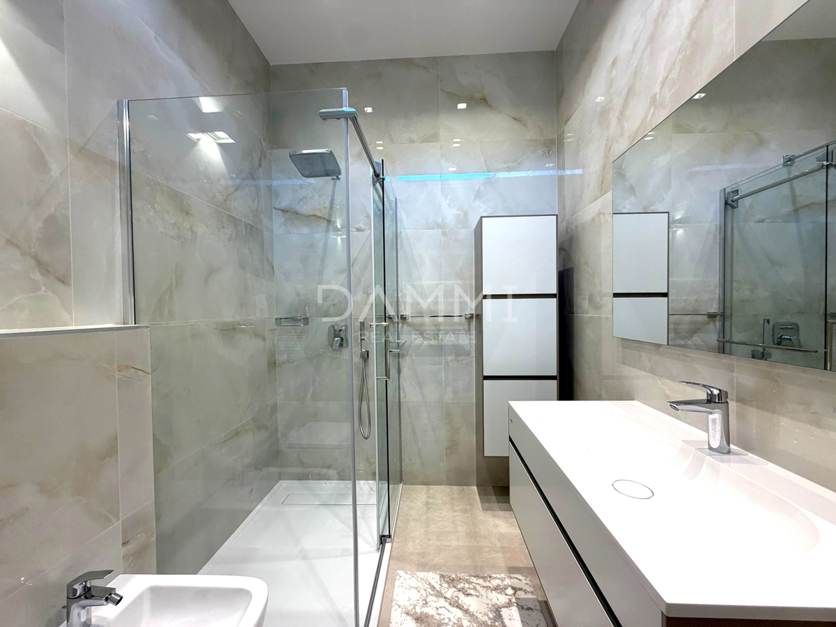 ISTRA, POREČ - APPARTAMENTO BILOCALE COMPLETAMENTE ARREDATO VICINO AL MARE