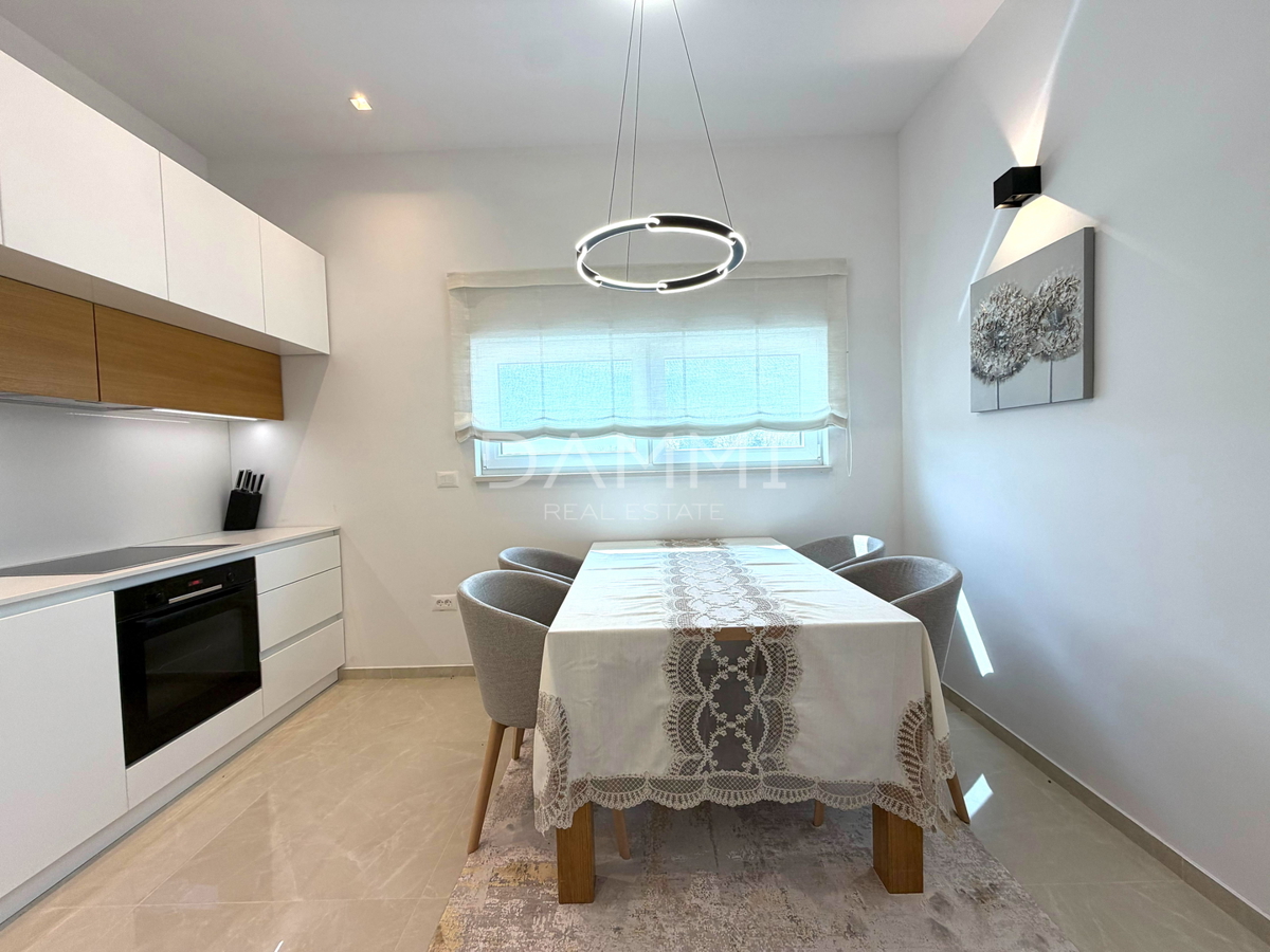 ISTRA, POREČ - APPARTAMENTO BILOCALE COMPLETAMENTE ARREDATO VICINO AL MARE