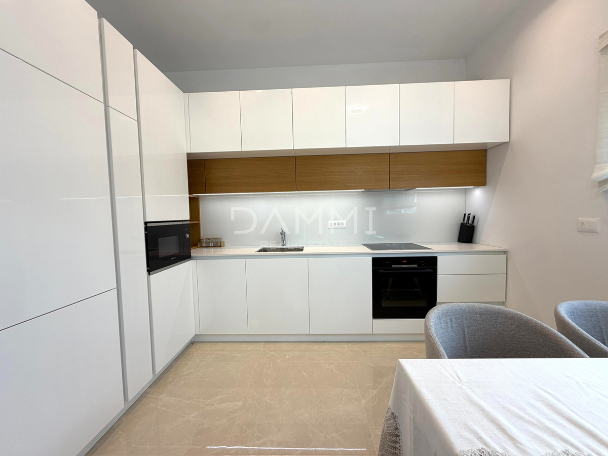 ISTRA, POREČ - APPARTAMENTO BILOCALE COMPLETAMENTE ARREDATO VICINO AL MARE