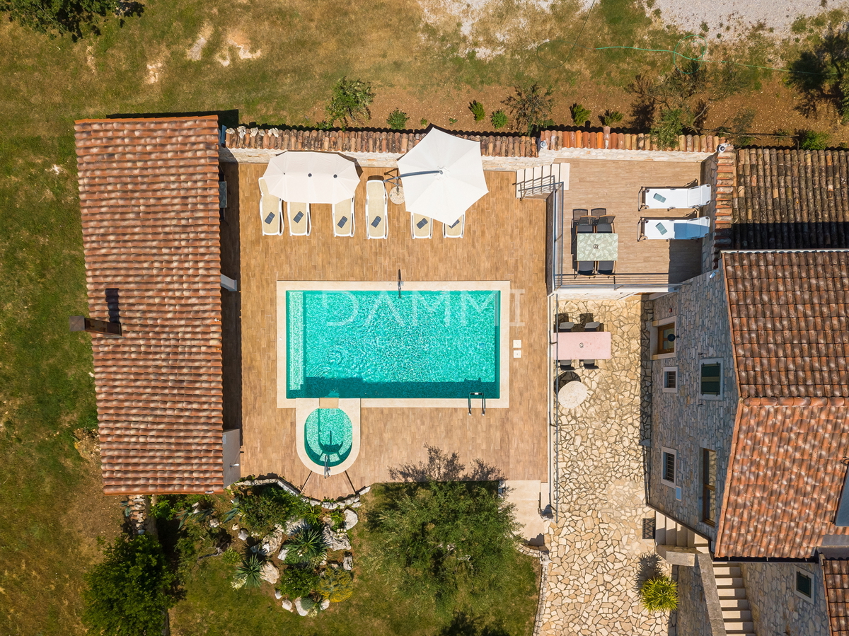 POREČ, TAR - Casa in pietra con piscina e ristorante