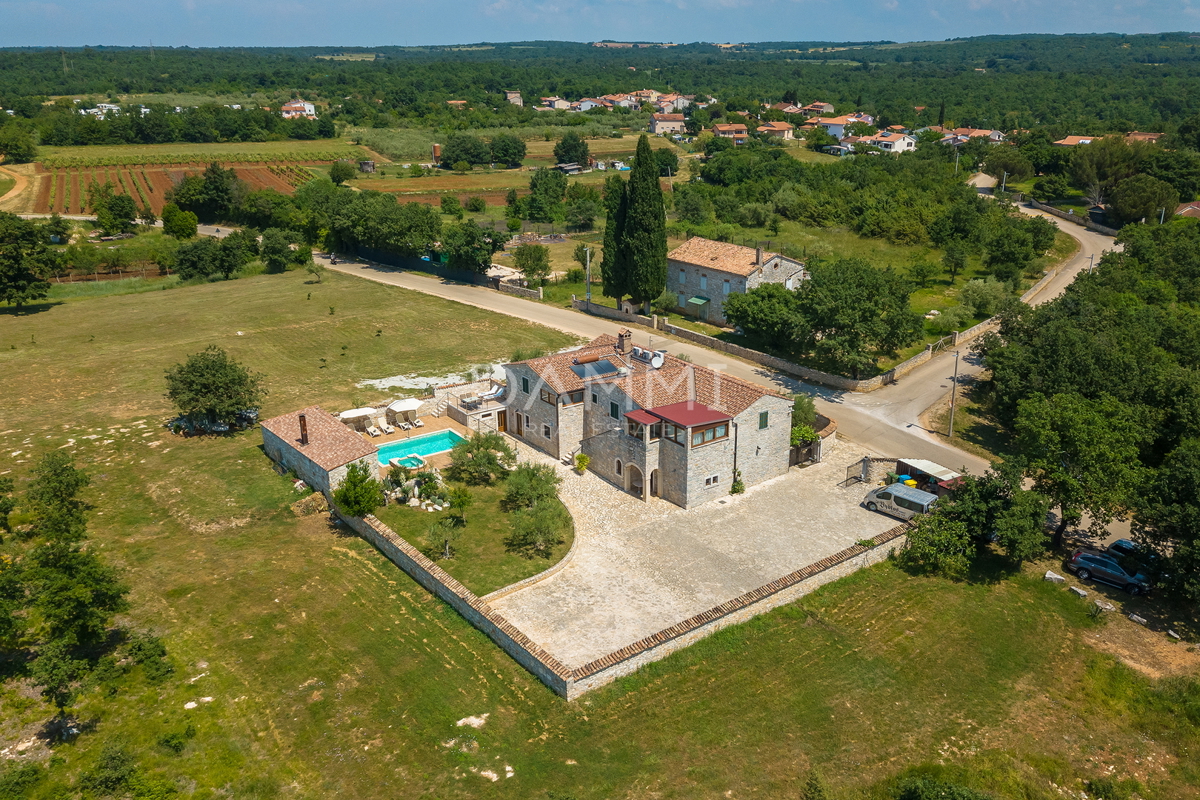 POREČ, TAR - Casa in pietra con piscina e ristorante