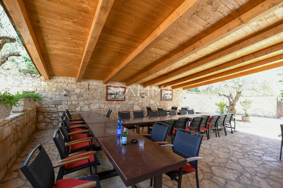 POREČ, TAR - Casa in pietra con piscina e ristorante