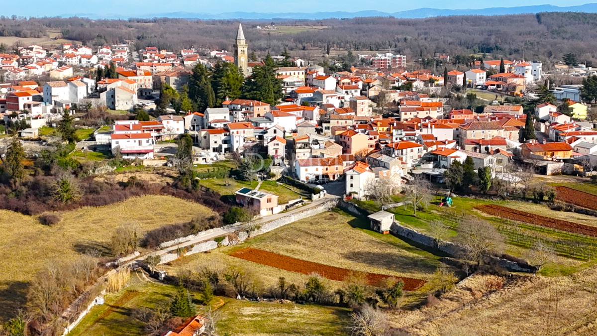 ISTRIA, ŽMINJ - Terreno edificabile in centro 867 m2