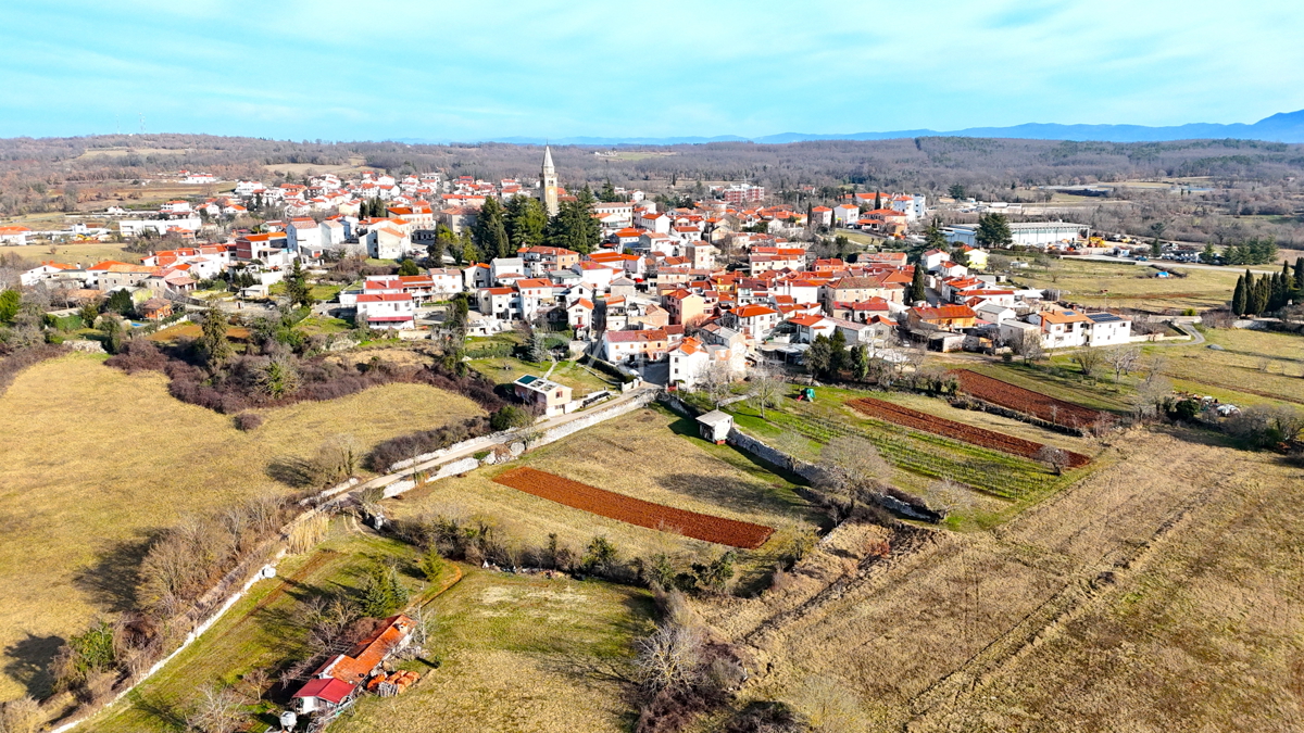 ISTRIA, ŽMINJ - Terreno edificabile in centro 867 m2