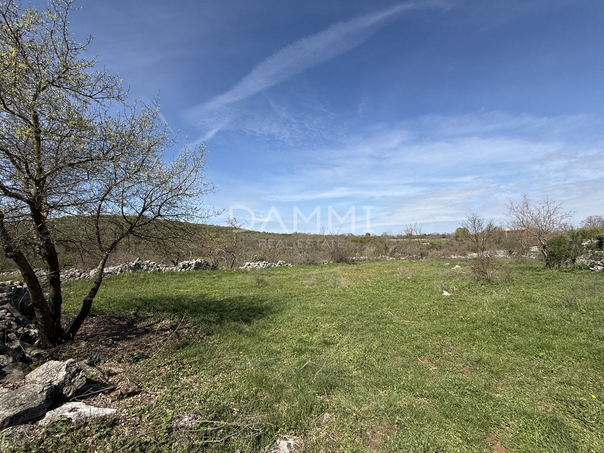 ISTRIA, BALE - Terreno edificabile in ottima posizione di 1235 m2