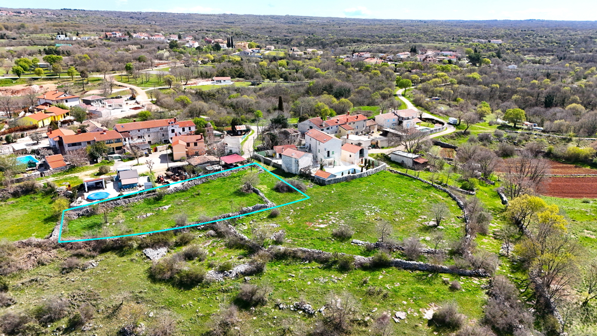 ISTRIA, BALE - Terreno edificabile in ottima posizione di 1235 m2