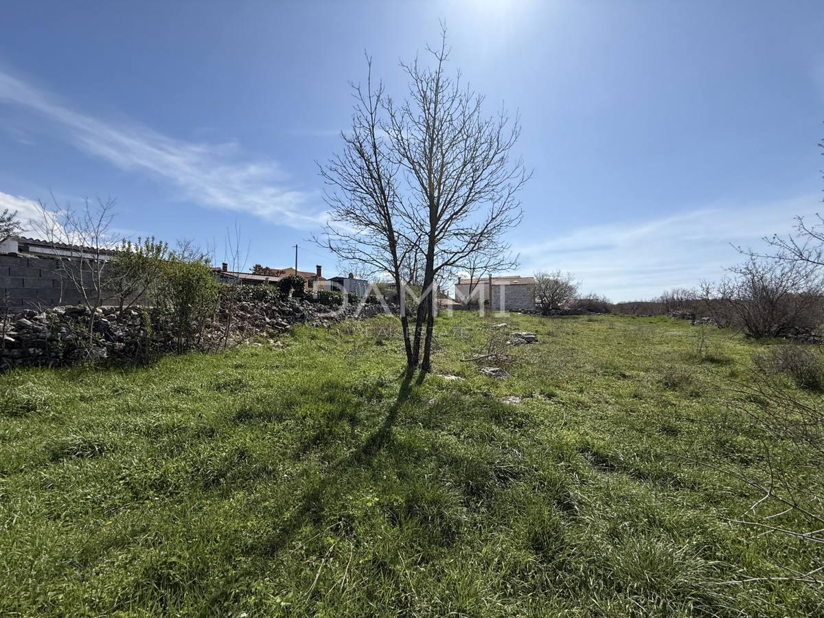 ISTRIA, BALE - Terreno edificabile in ottima posizione di 1235 m2