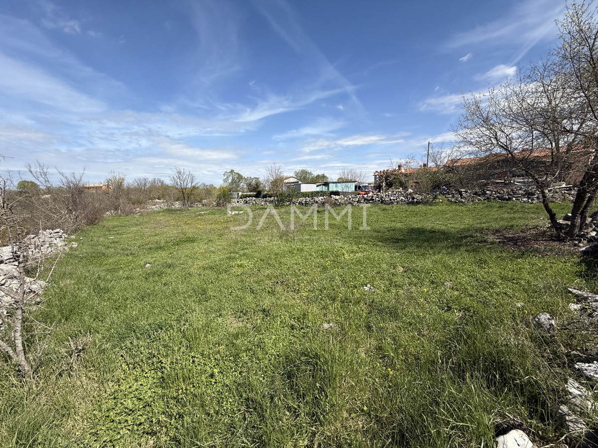 ISTRIA, BALE - Terreno edificabile in ottima posizione di 1235 m2