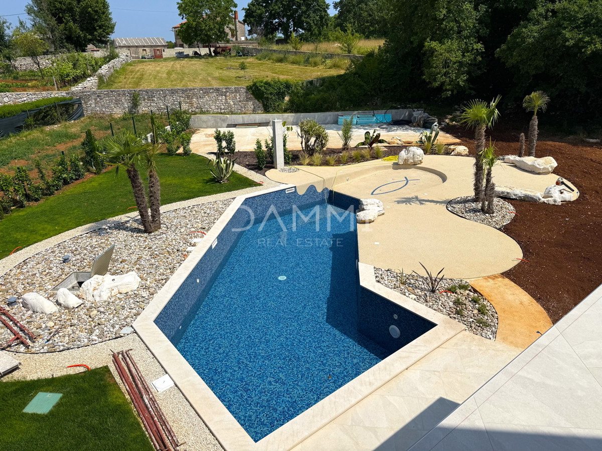 ISTRA, TINJAN - Villa moderna con piscina esclusiva e campo da padel