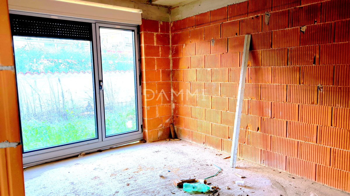 Istra, Ližnjan - casa con piscina in fase di grezzo