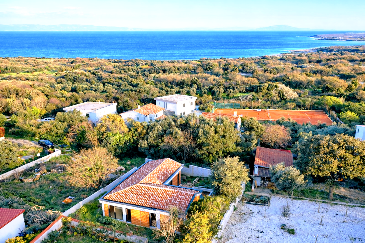 Istra, Ližnjan - casa con piscina in fase di grezzo