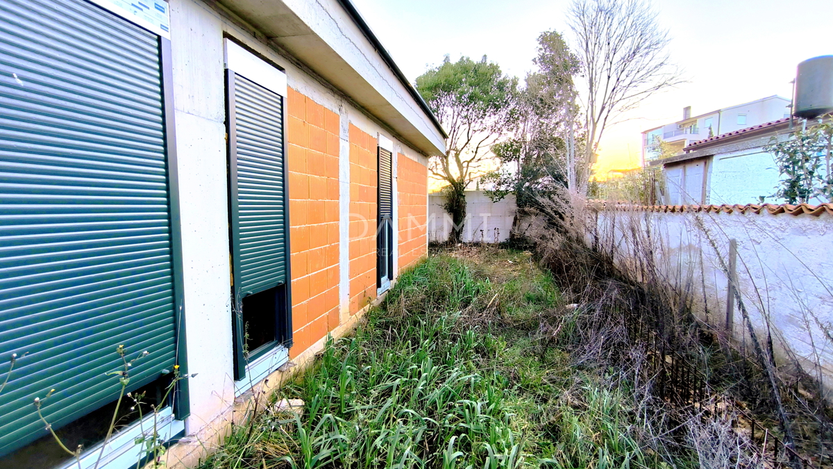 Istra, Ližnjan - casa con piscina in fase di grezzo
