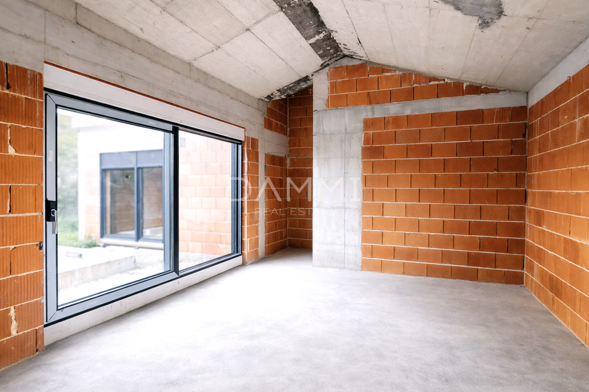 Istra, Ližnjan - casa con piscina in fase di grezzo