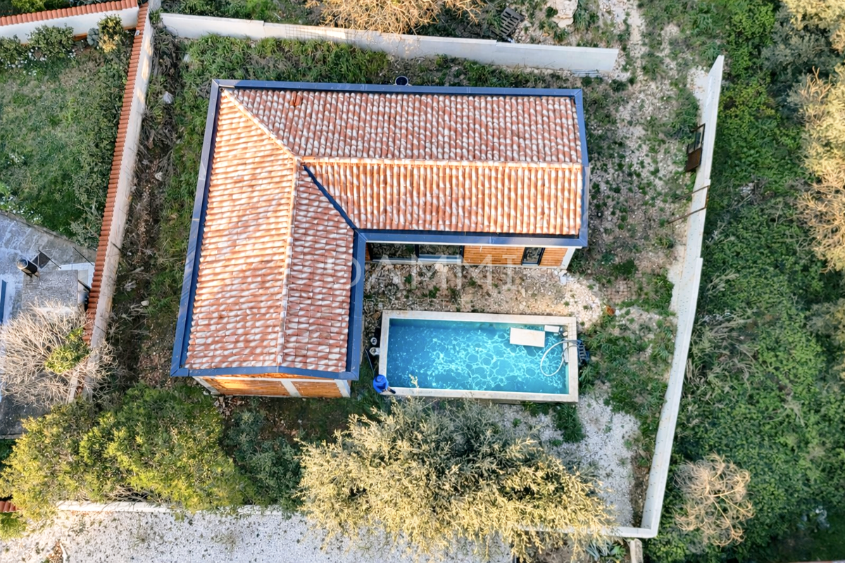 Istra, Ližnjan - casa con piscina in fase di grezzo