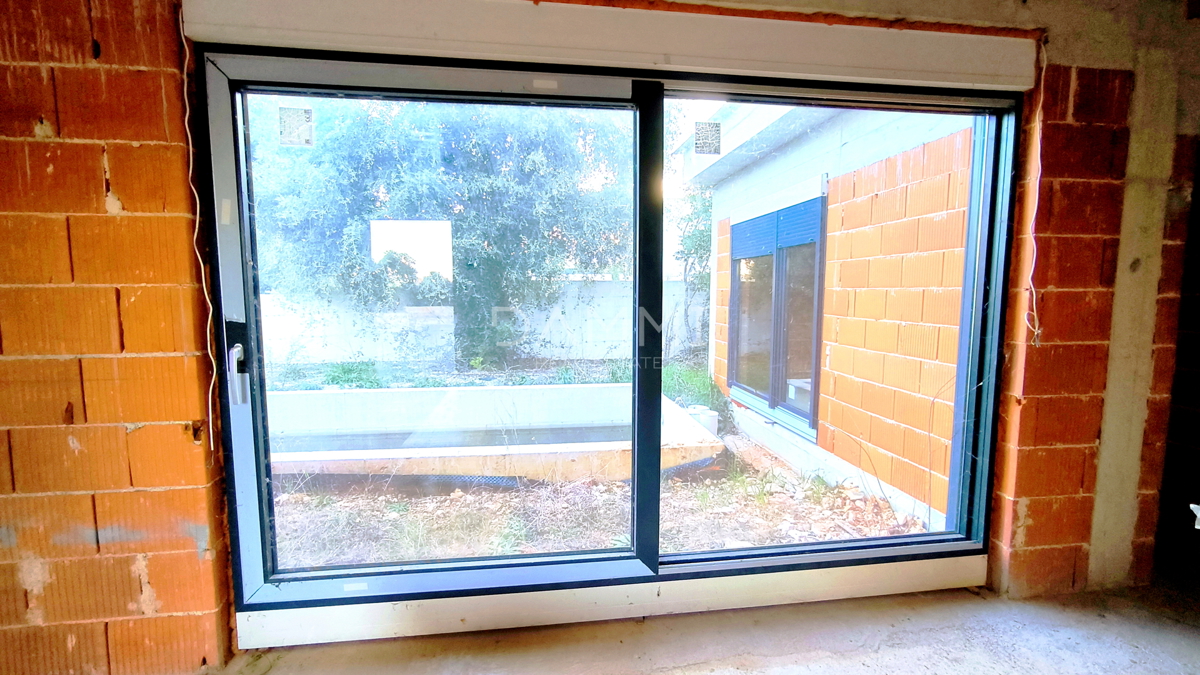 Istra, Ližnjan - casa con piscina in fase di grezzo