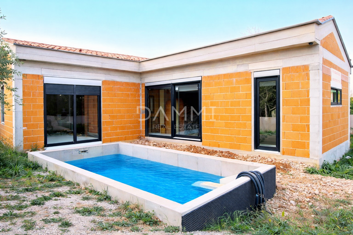 Istra, Ližnjan - casa con piscina in fase di grezzo
