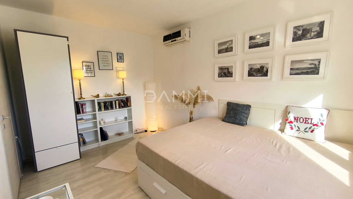 Pula, centro ampio, appartamento trilocale con garage