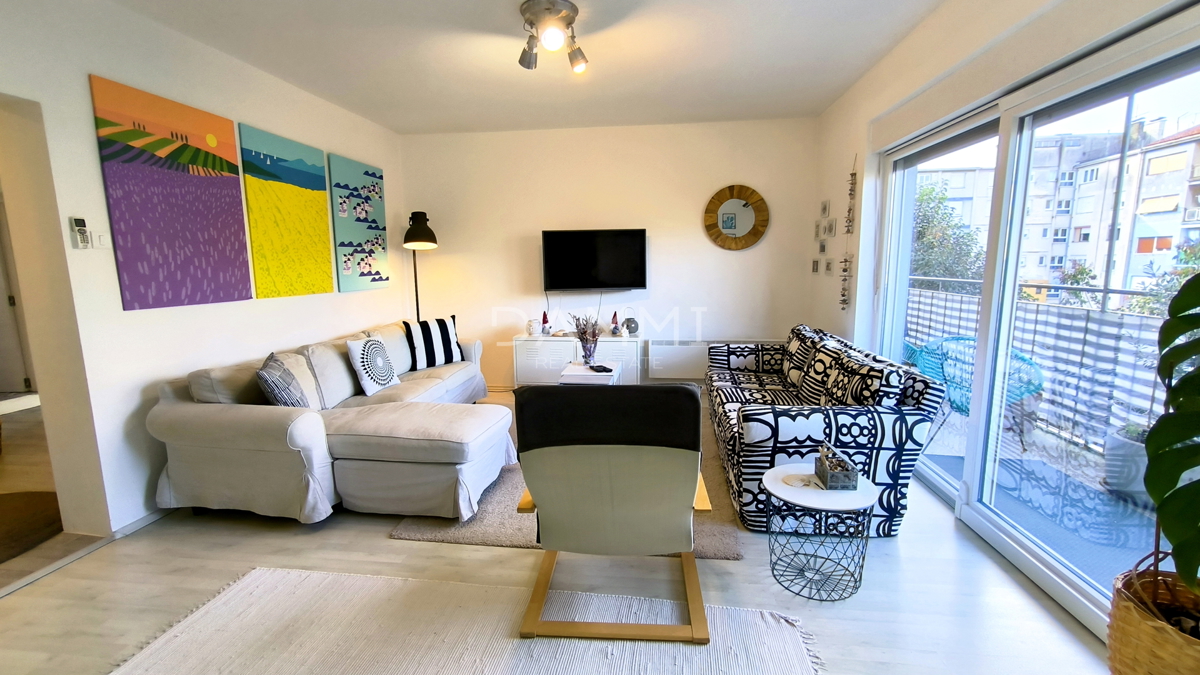 Pula, centro ampio, appartamento trilocale con garage