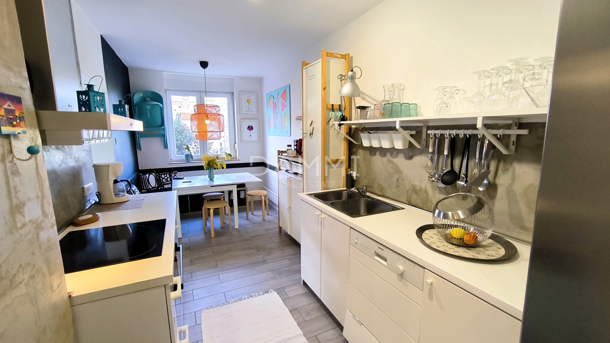 Pula, centro ampio, appartamento trilocale con garage