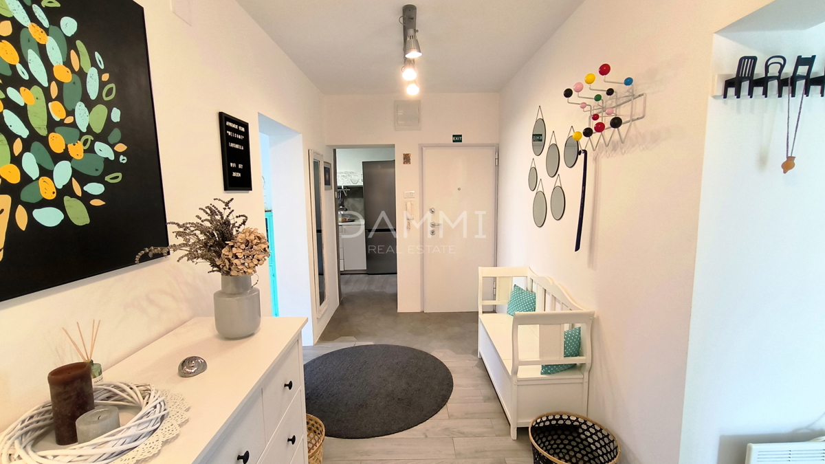 Pula, centro ampio, appartamento trilocale con garage