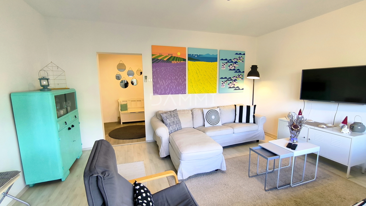 Pula, centro ampio, appartamento trilocale con garage