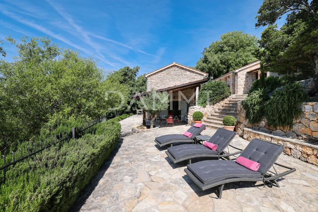 SJEVERNA DALMACIJA, TRIBANJ - Unica villa in pietra con vista panoramica sul mare