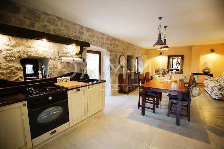 SJEVERNA DALMACIJA, TRIBANJ - Unica villa in pietra con vista panoramica sul mare