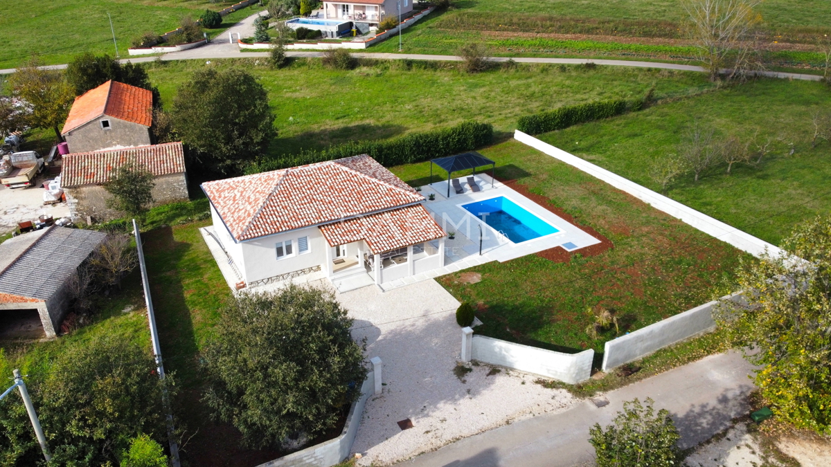 ISTRIA, SV. PETAR U ŠUMI- Bellissima casa su un piano con piscina e ampio giardino