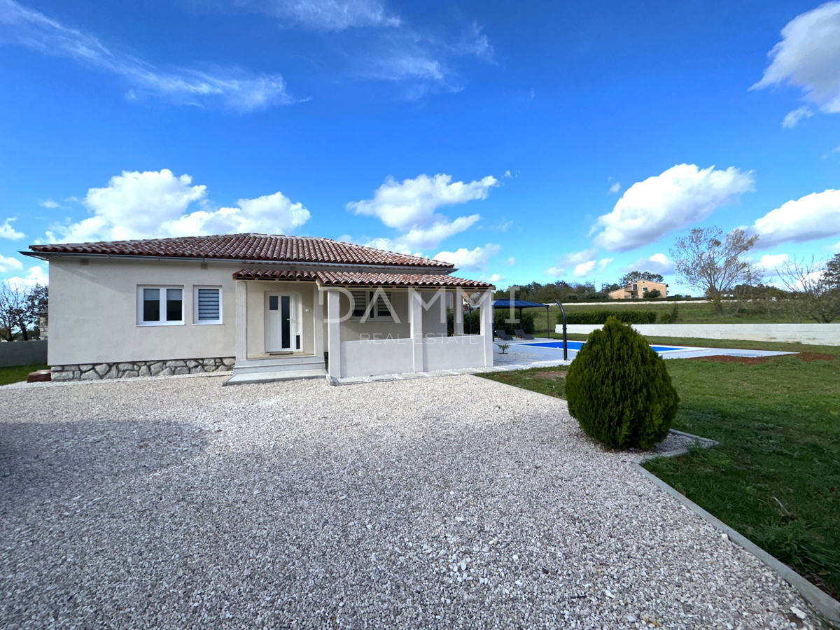 ISTRIA, SV. PETAR U ŠUMI- Bellissima casa su un piano con piscina e ampio giardino