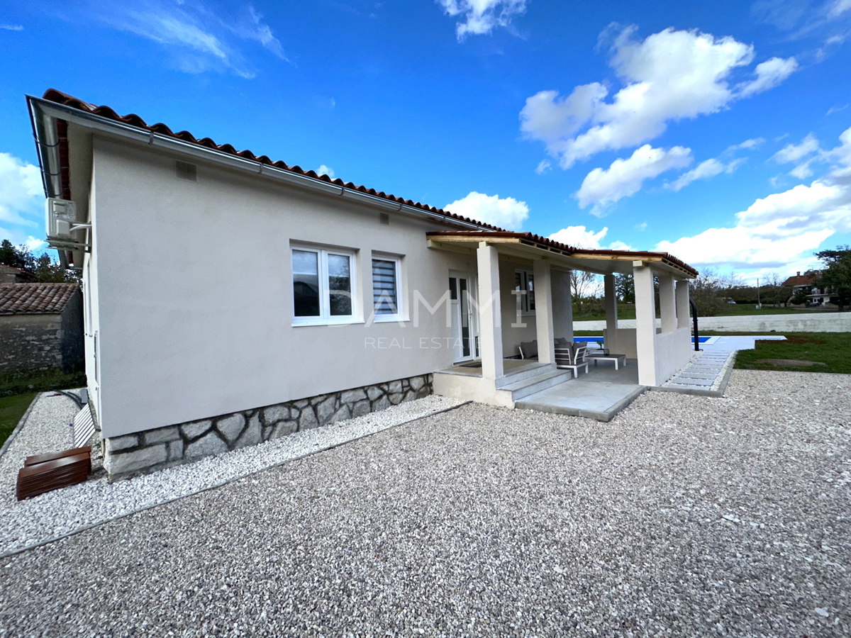 ISTRIA, SV. PETAR U ŠUMI- Bellissima casa su un piano con piscina e ampio giardino