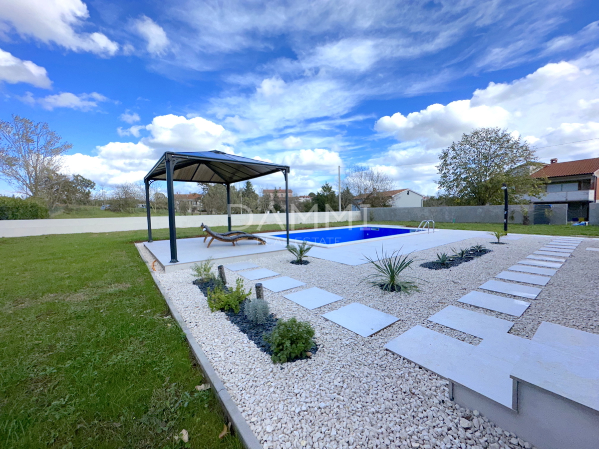 ISTRIA, SV. PETAR U ŠUMI- Bellissima casa su un piano con piscina e ampio giardino