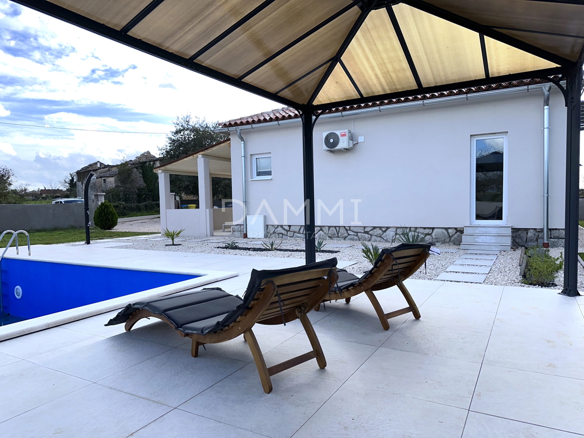 ISTRIA, SV. PETAR U ŠUMI- Bellissima casa su un piano con piscina e ampio giardino