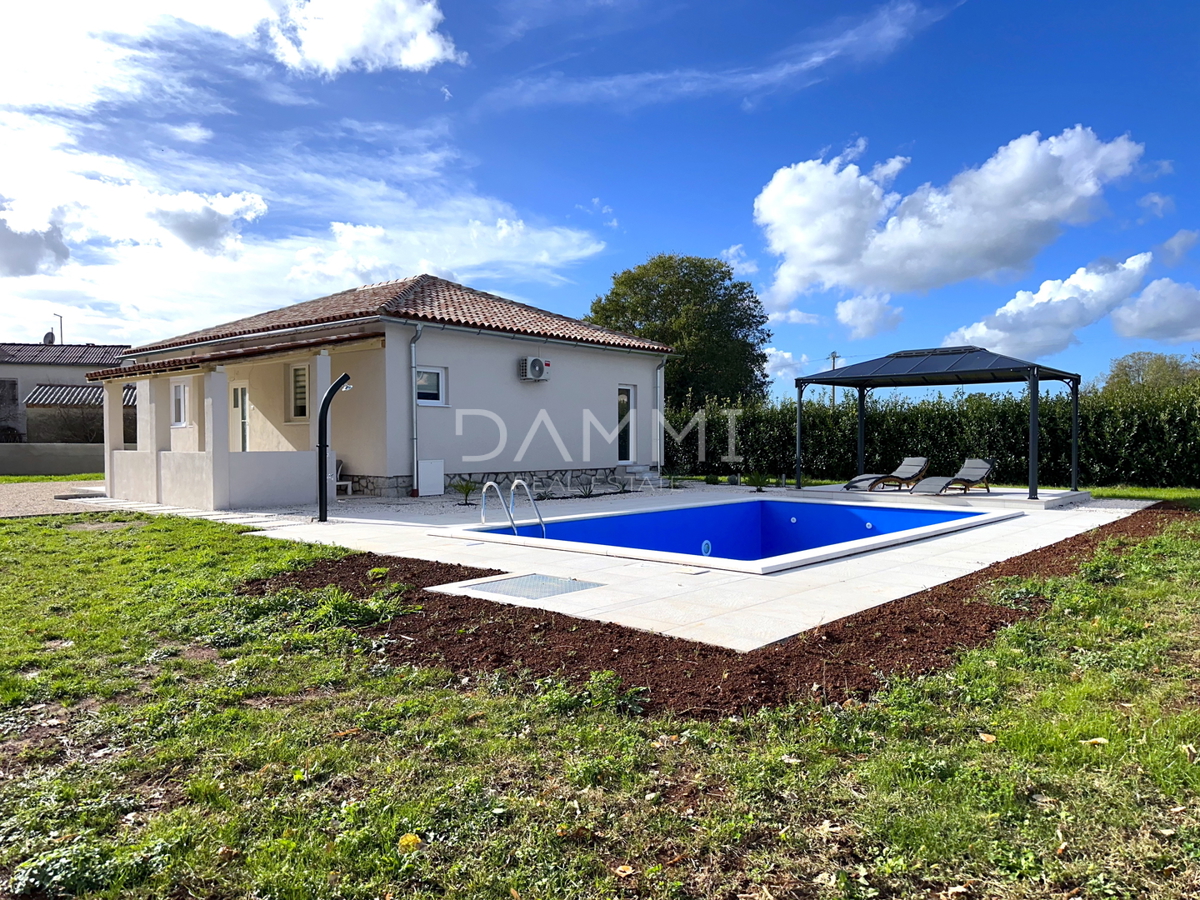 ISTRIA, SV. PETAR U ŠUMI- Bellissima casa su un piano con piscina e ampio giardino