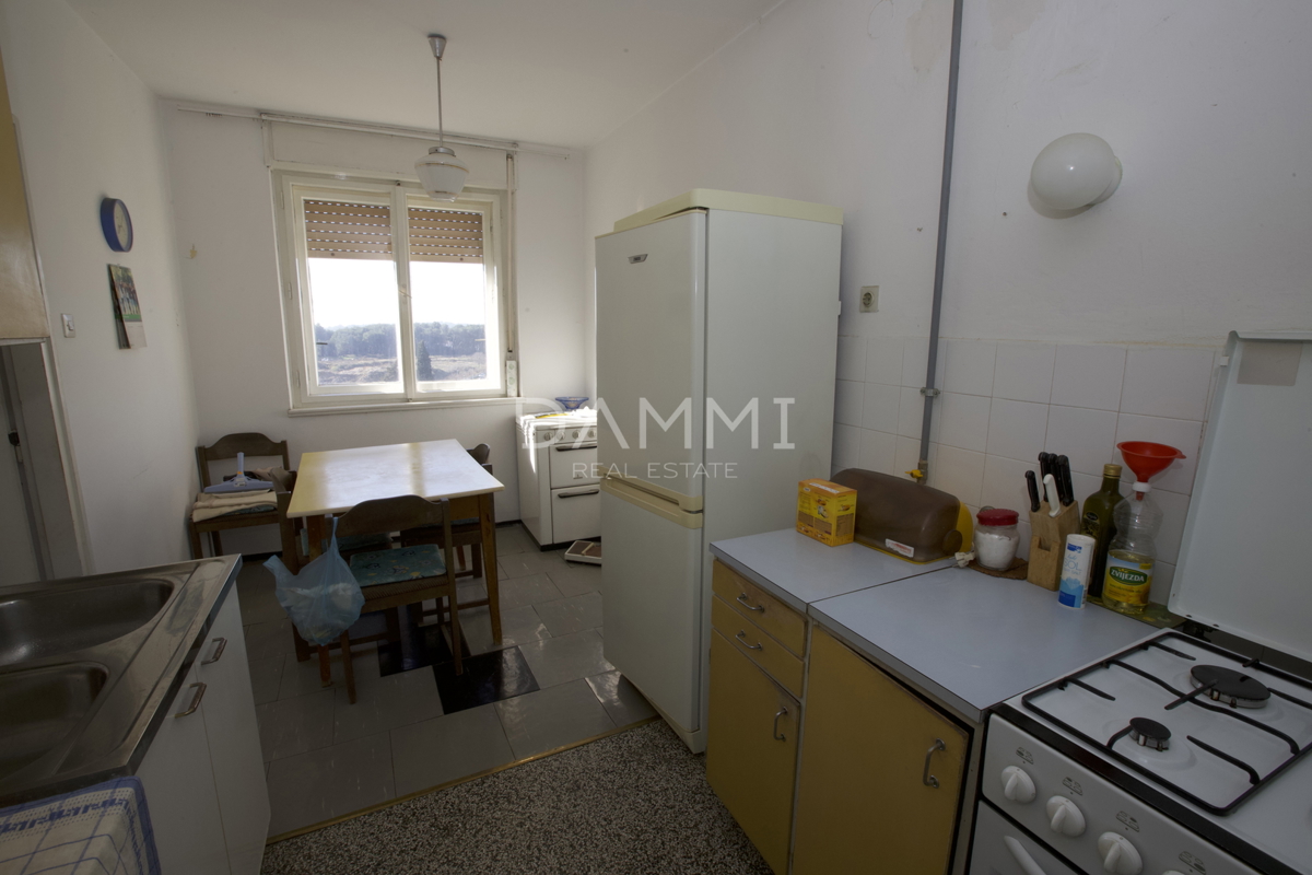 PULA, KAŠTANJER - Grande appartamento con 3 camere da letto, balcone, parcheggio 91m2