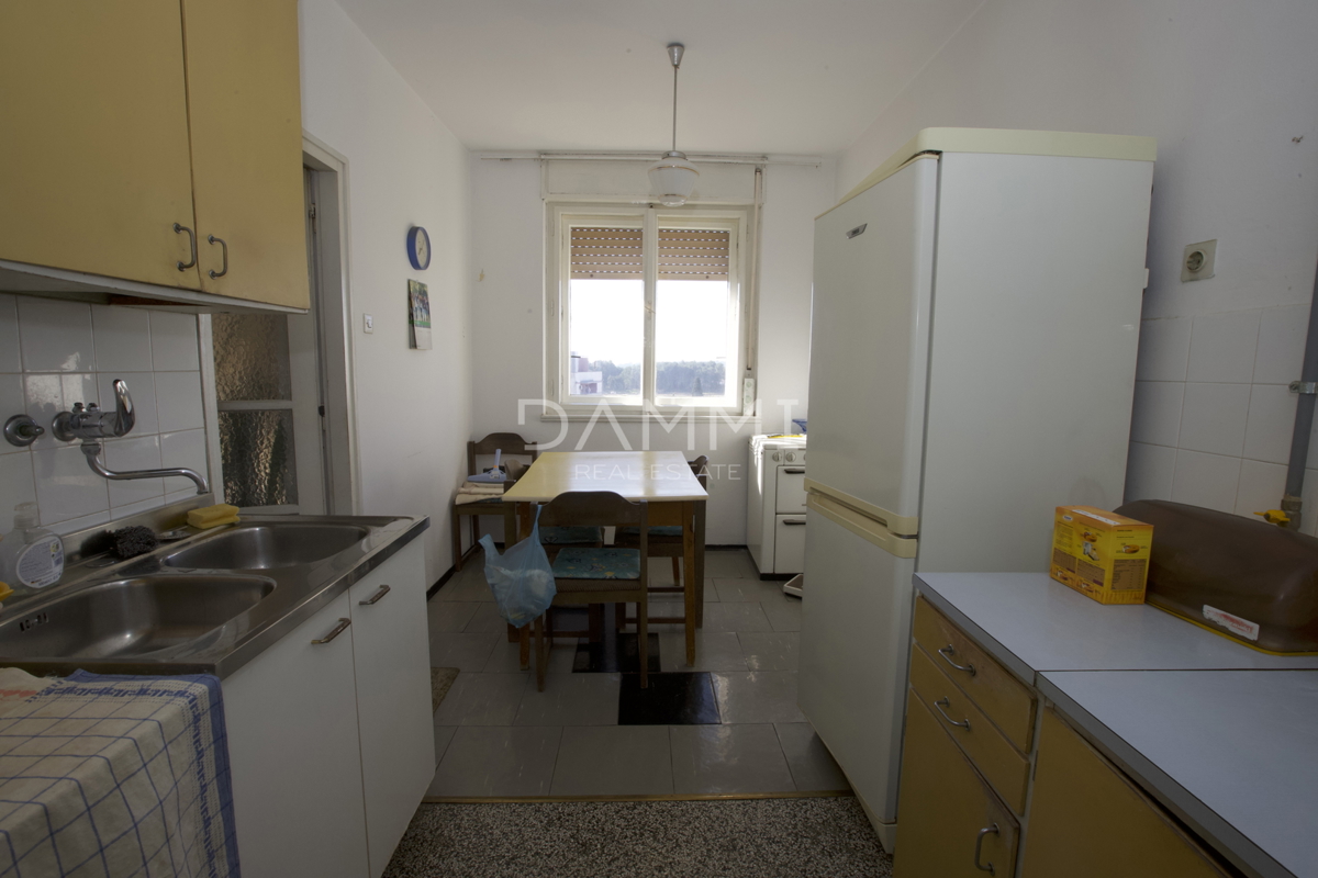 PULA, KAŠTANJER - Grande appartamento con 3 camere da letto, balcone, parcheggio 91m2