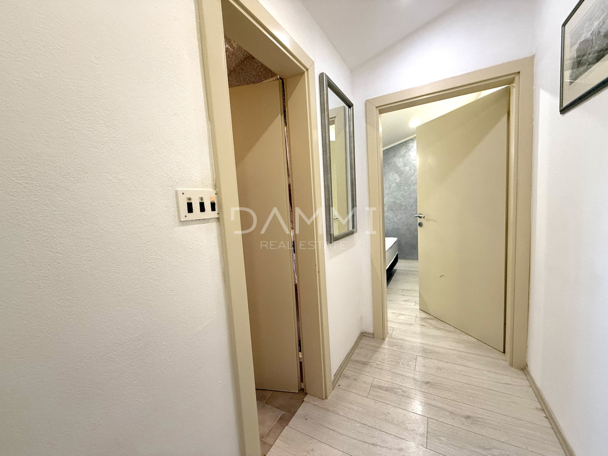 ISTRA, ROVINJ - Appartamento al 2° piano con una camera da letto e parcheggio