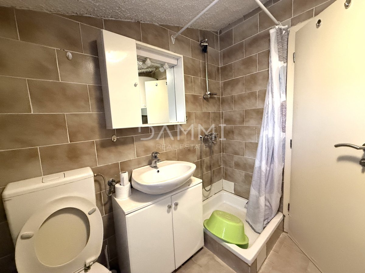 ISTRA, ROVINJ - Appartamento al 2° piano con una camera da letto e parcheggio